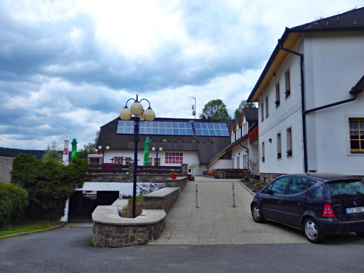 Hotel Zlaty Potok Nicov  외부 사진